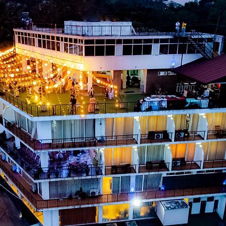 Hotel Sky View Grand à Kandy Extérieur photo