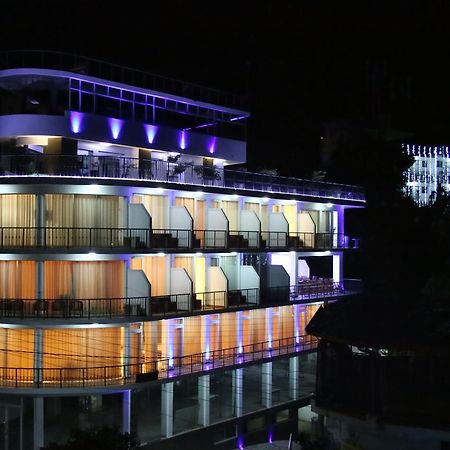 Hotel Sky View Grand à Kandy Extérieur photo