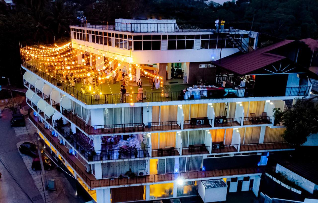 Hotel Sky View Grand à Kandy Extérieur photo