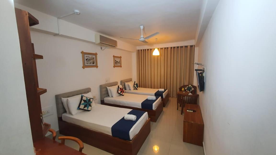 Hotel Sky View Grand à Kandy Extérieur photo