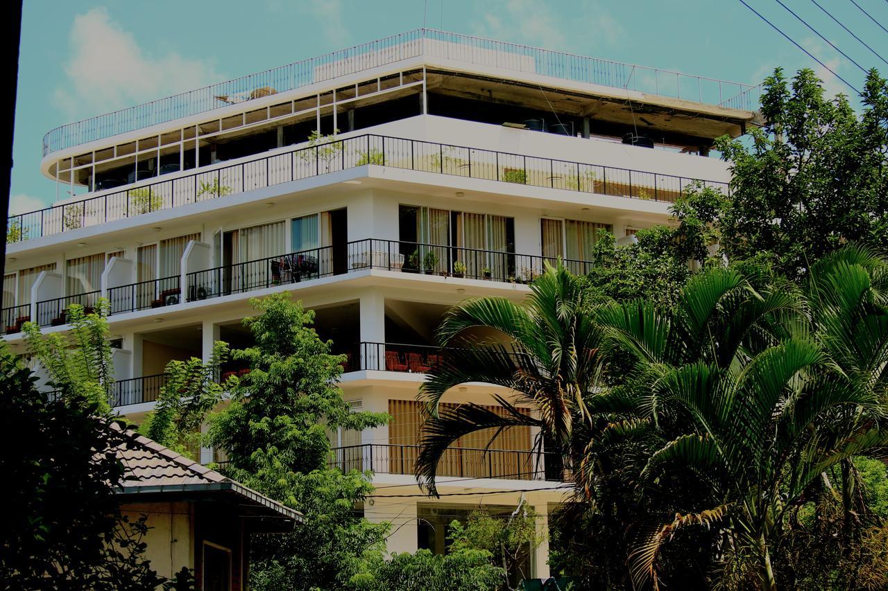 Hotel Sky View Grand à Kandy Extérieur photo
